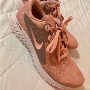 Women’s Nike React shoes size 7.5